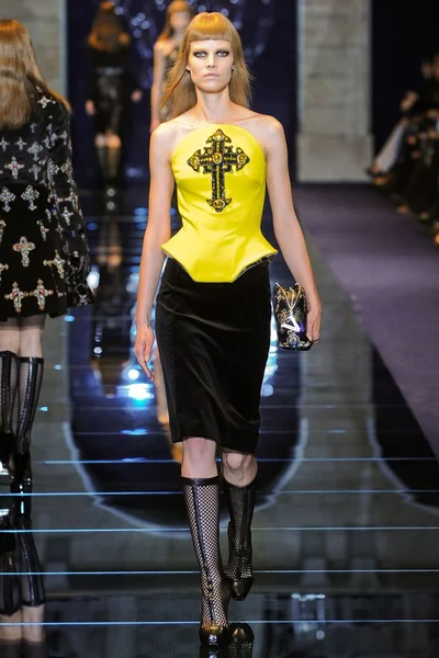 Look 14